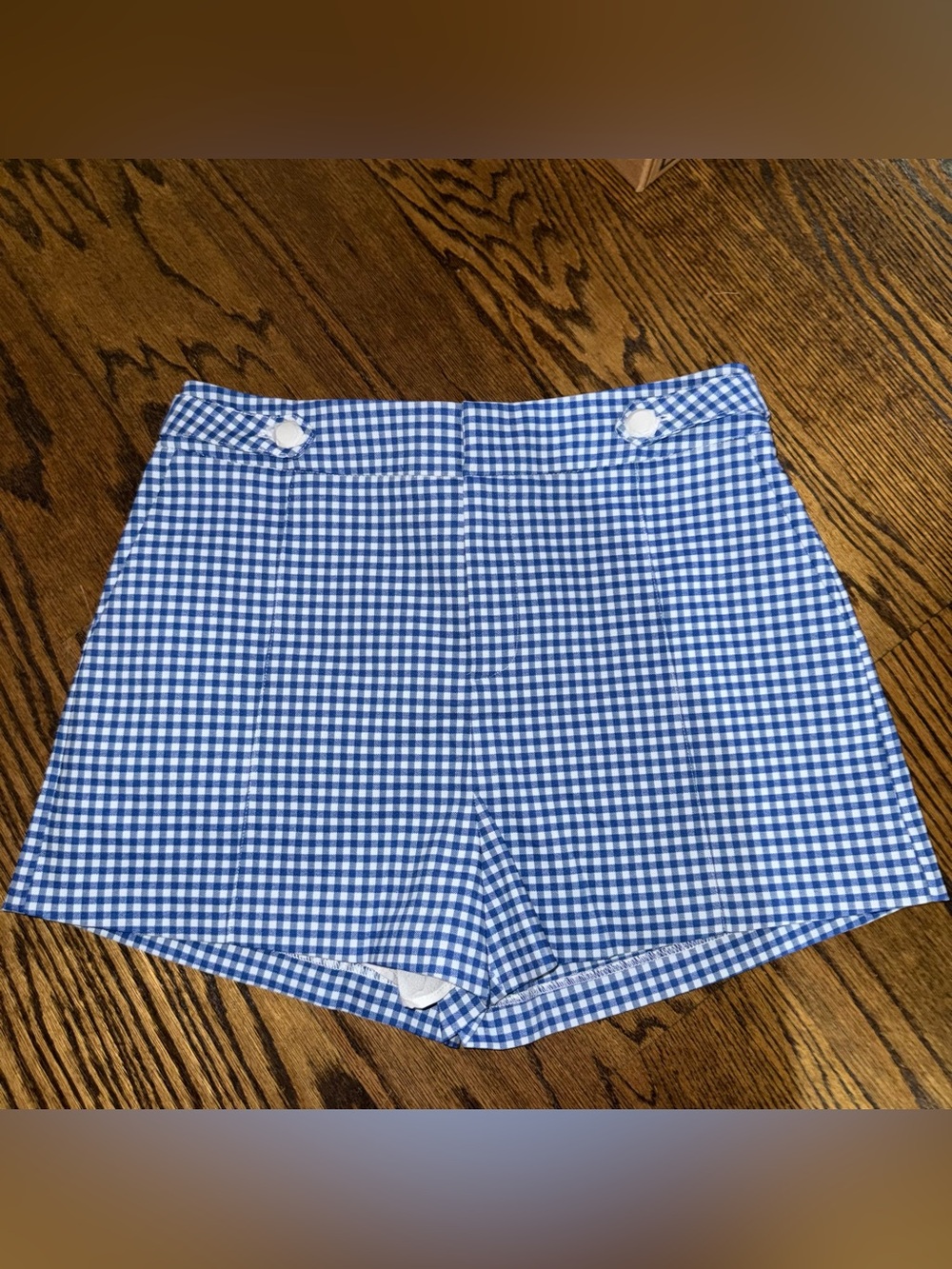 Avara gingham shorts size large